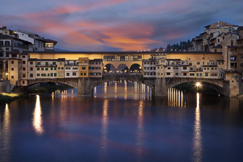 Visitare Firenze in due giorni - Ponte Vecchio al tramonto