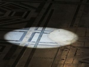 Duomo di Firenze: l'osservazione del passaggio del sole nella cattedrale