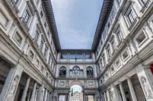 La strepitosa Galleria degli Uffizi di Firenze, il più antico museo d’Europa. è tra le cose assolutamente da visitare